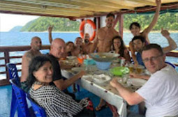 Nomad Cruise: ราจาอัมพัต 7วัน6คืน Nomad Cruise: ราจาอัมพัต 7วัน6คืน
